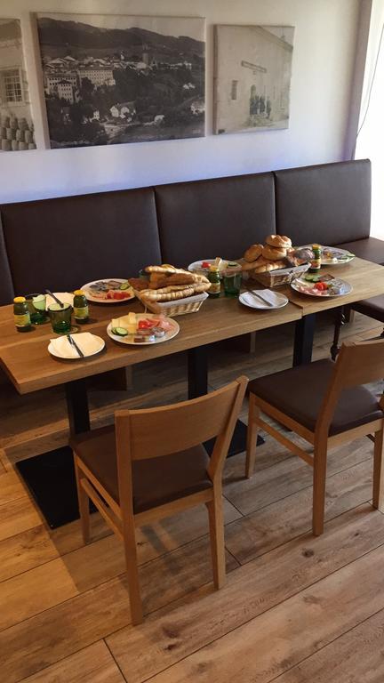 Pension Sunnseitn - Gasthof - Cafe - Weinkeller Haslach an der Muhl Bagian luar foto